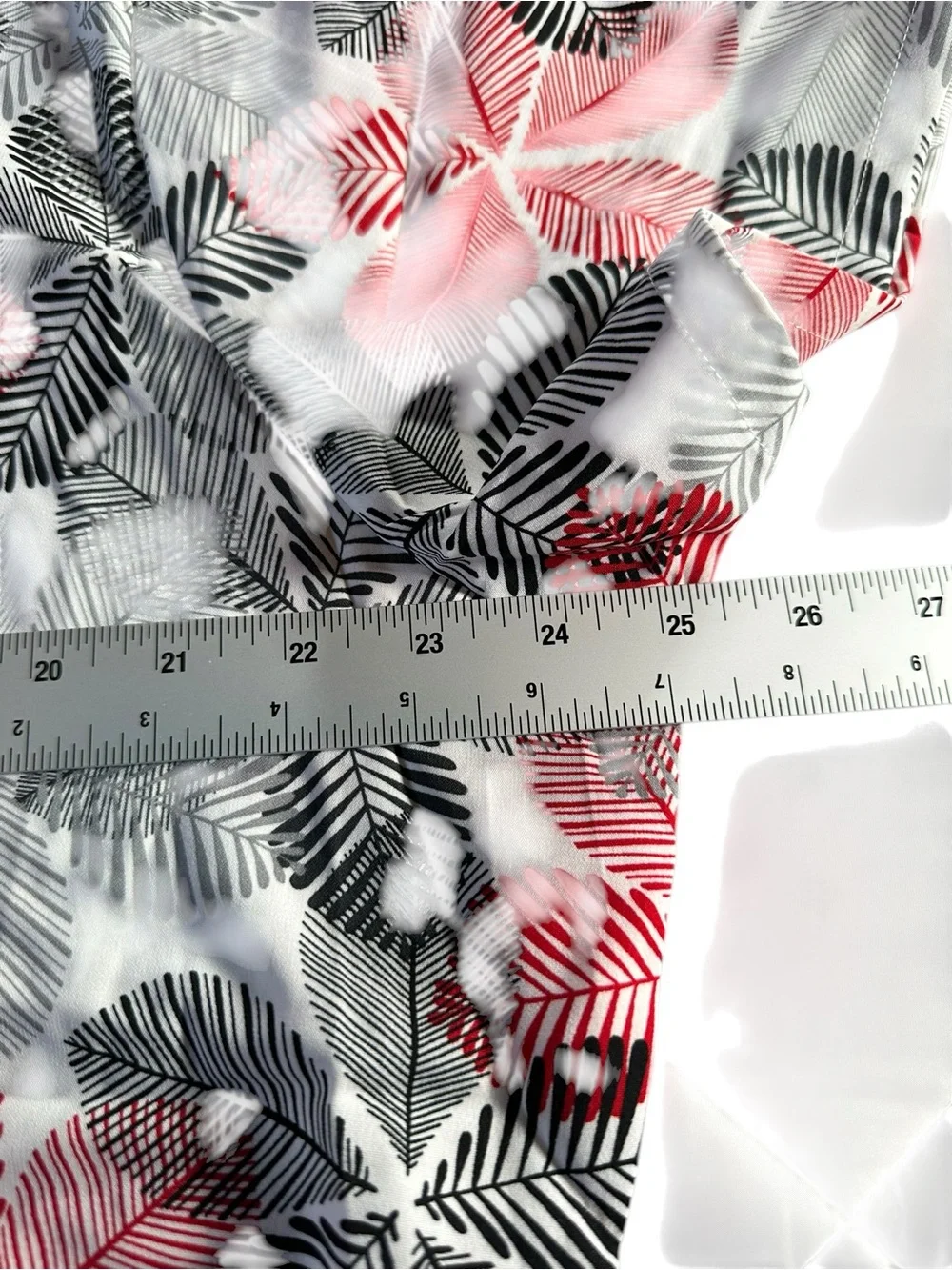 NWT Butter-Soft Stretch V-Neck Leaf Print Scrub Top — Pink & Gray XL - Picture 9 of 12